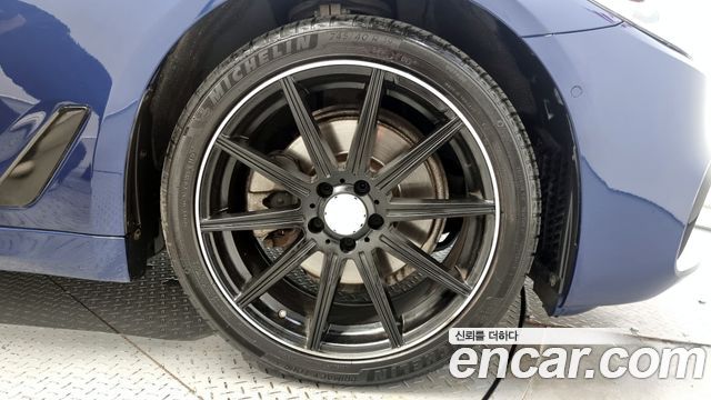 BMW 5-Series 520i Luxury — пробег 76 365 км