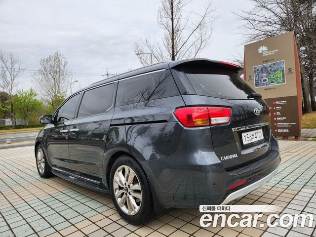 Kia Carnival 7-seater Limousine VIP — пробег 139 311 км — фото 5 из 5