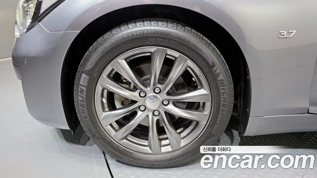 Infiniti Q70 3.7 Style — пробег 168 248 км
