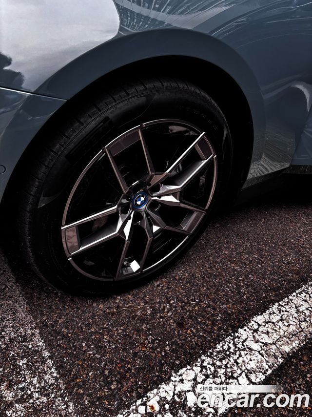 BMW i5 eDrive 40 — пробег 27 000 км
