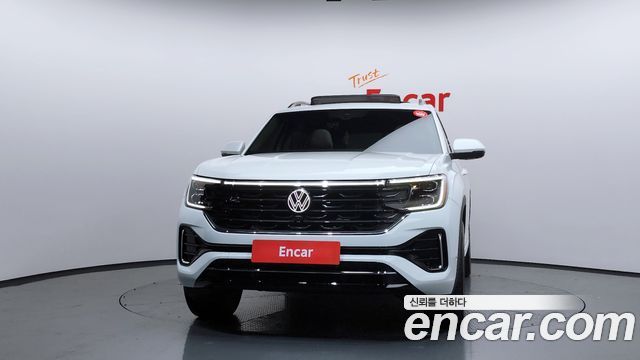 Volkswagen Atlas 2.0 TSI R-LINE 7-Seater — пробег 4 880 км — фото 3 из 5