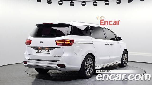 Kia Carnival 7-Seater Limousine VIP — пробег 139 633 км — фото 2 из 5