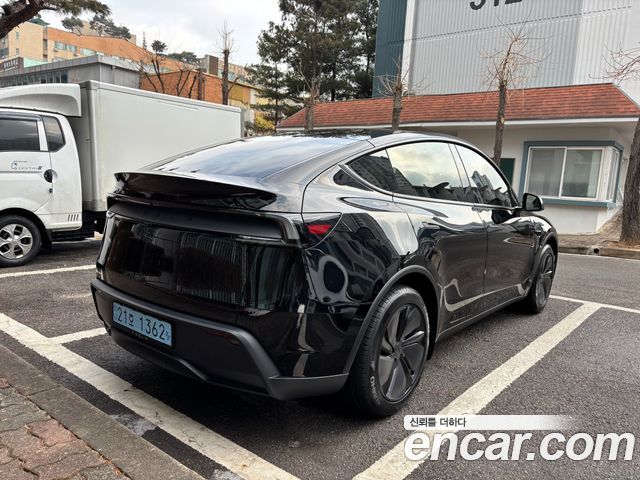 Tesla Model Y RWD — пробег 2 300 км — фото 5 из 5