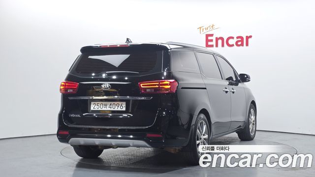 Kia Carnival из Кореи Encar