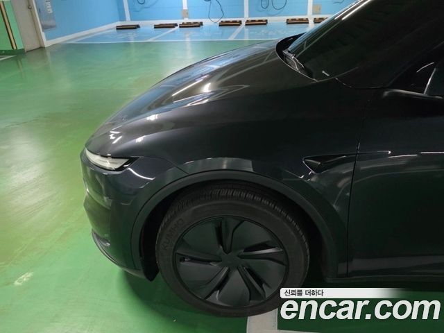 Tesla Model Y Long Range AWD — пробег 3 800 км — фото 4 из 5