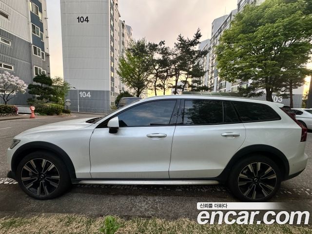Volvo V60 B5 Ultimate AWD — пробег 58 877 км — фото 2 из 5