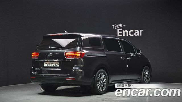 Kia Carnival 11-Seater Deluxe — пробег 80 659 км — фото 2 из 5