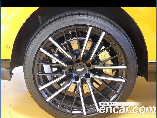 Astonmartin DBX 4.0 V8 707 — пробег 4 900 км