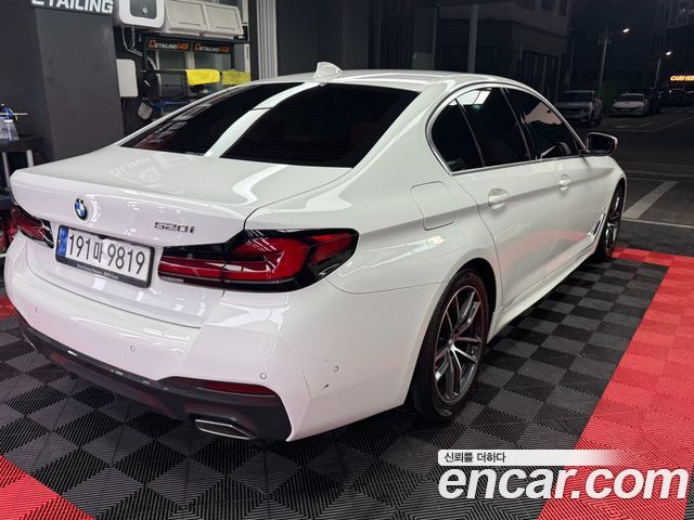 BMW 5-Series 520i M Sport — пробег 75 500 км — фото 4 из 5
