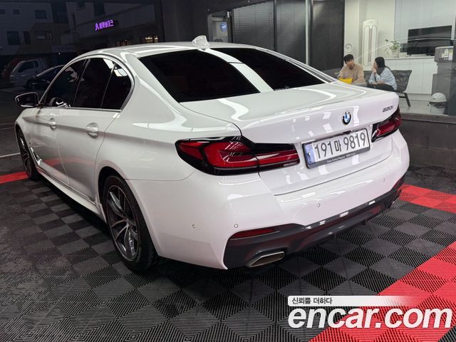 BMW 5-Series 520i M Sport — пробег 75 500 км — фото 5 из 5