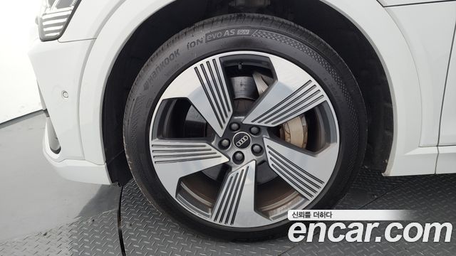 Audi e-tron из Кореи Encar
