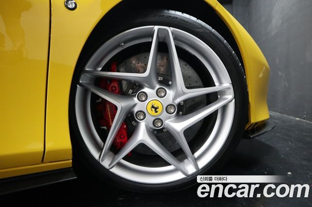 Ferrari F8 3.9 V8 — пробег 2900 км