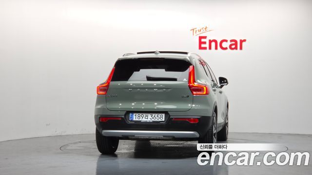 Volvo XC40 B4 Ultimate Bright — пробег 6 796 км — фото 4 из 5