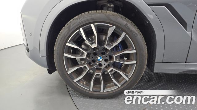 BMW X6 xDrive40i M Sport — пробег 5 585 км — фото 5 из 5