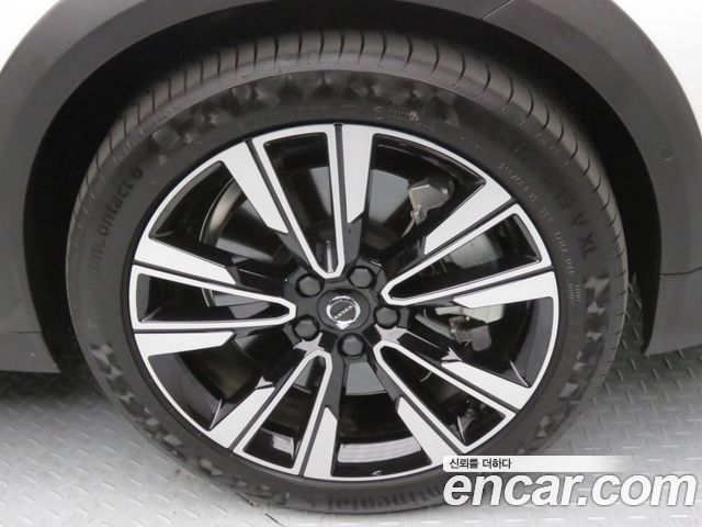 Volvo V60 B5 Ultra AWD — пробег 3 897 км — фото 5 из 5