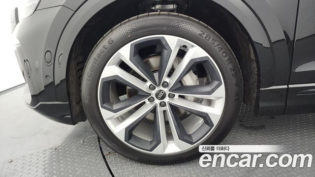 Audi Q8 55 TFSI Quattro Premium — пробег 2 182 км