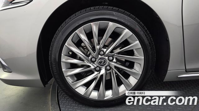 Lexus ES Executive — пробег 34 846 км — фото 5 из 5