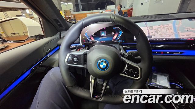 BMW 5-Series 530e M Sport — пробег 4145 км