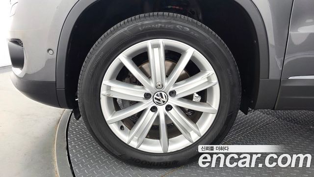 Volkswagen Tiguan 2.0 TDI  Premium 5N — пробег 303 898 км — фото 5 из 5