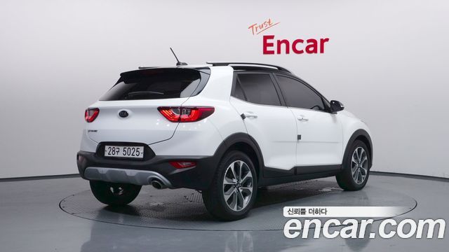 Kia Stonic 1.4 Prestige 2017 — пробег 45 562 км
