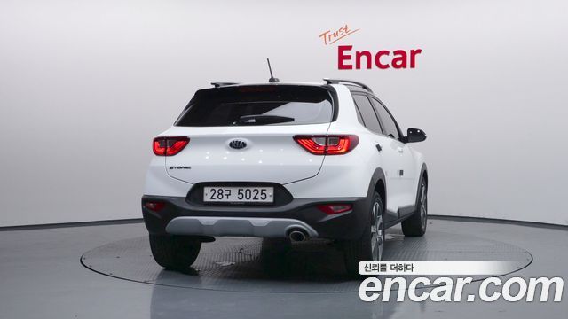 Kia Stonic 1.4 Prestige 2017 — пробег 45 562 км