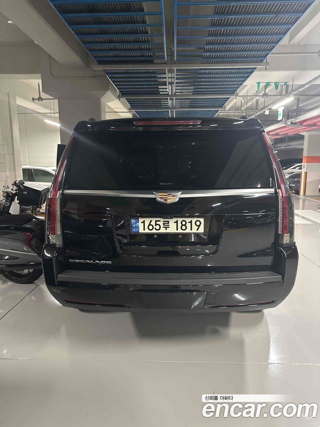 Cadillac Escalade 6.2 4th — пробег 143 000 км