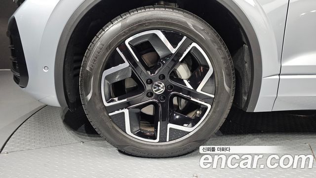 Volkswagen Touareg 3.0 TDI Prestige — пробег 1 361 км