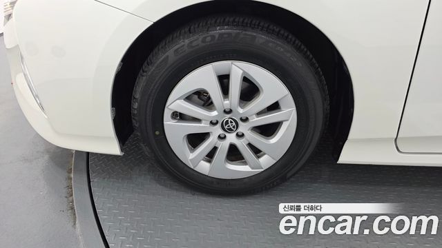 Toyota Prius 1.8 E — пробег 124 529 км