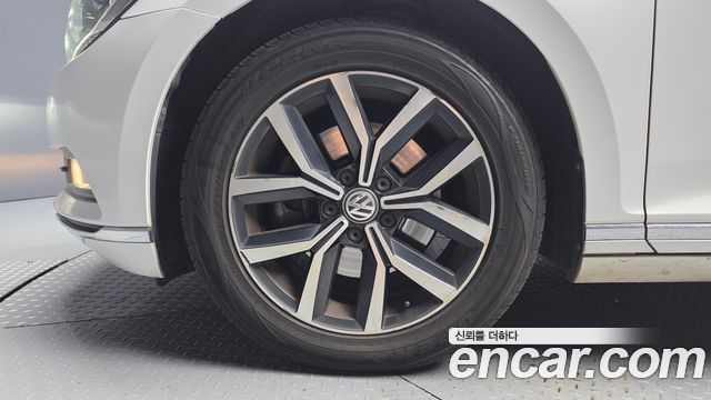 Volkswagen Passat 2.0 TDI Premium — пробег 139 364 км