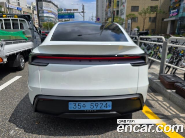 Tesla Model Y Premium RWD — пробег 920 км — фото 5 из 5