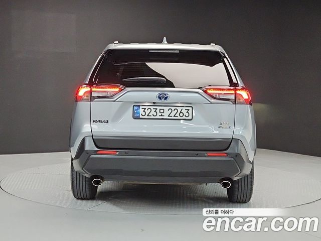 Toyota RAV4 2.5 2WD Hybrid XLE — пробег 116 868 км