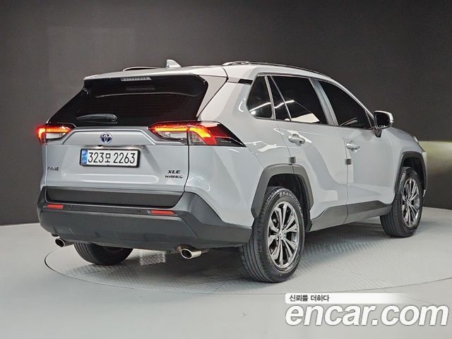 Toyota RAV4 2.5 2WD Hybrid XLE — пробег 116 868 км