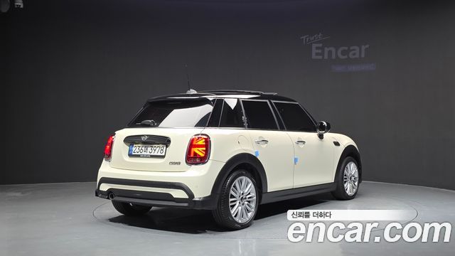Mini Cooper 5-Door Classic Plus 3rd — пробег 83 507 км