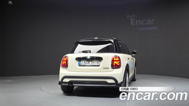 Mini Cooper 5-Door Classic Plus 3rd — пробег 83 507 км