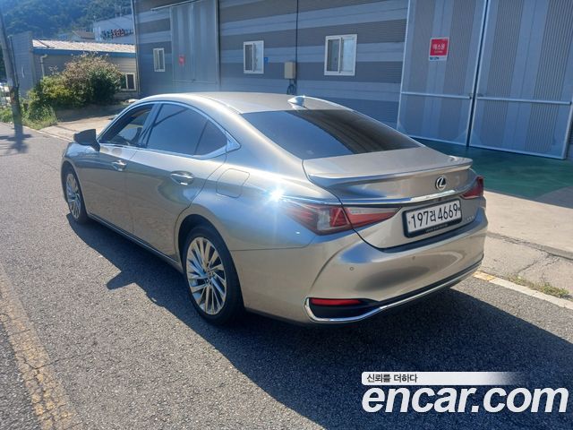 Lexus ES Executive — пробег 38 679 км — фото 4 из 5