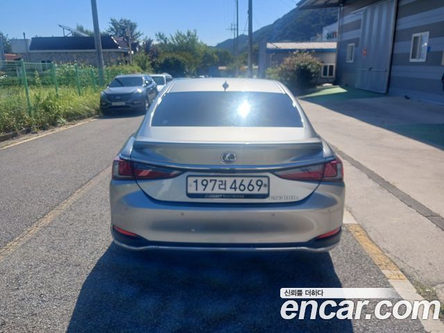 Lexus ES Executive — пробег 38 679 км — фото 5 из 5