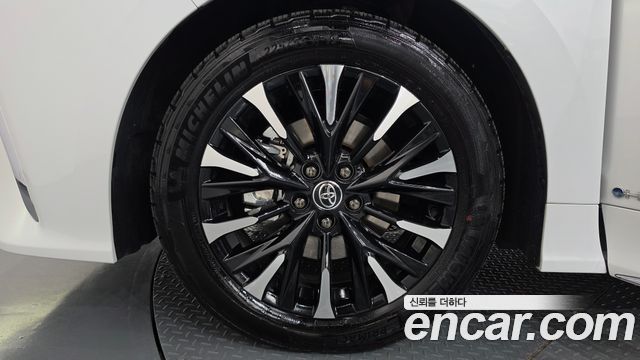 Toyota Alphard 2.5 HEV Executive AWD — пробег 11 029 км