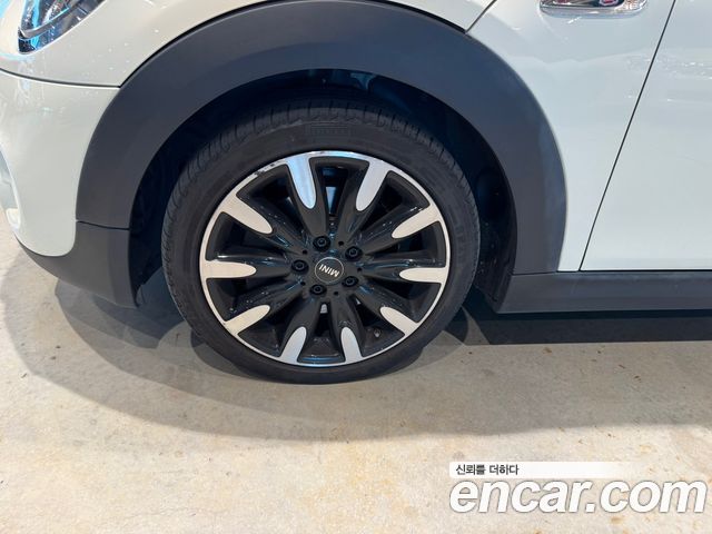 Mini Cooper Convertible Standard 3rd — пробег 38 307 км