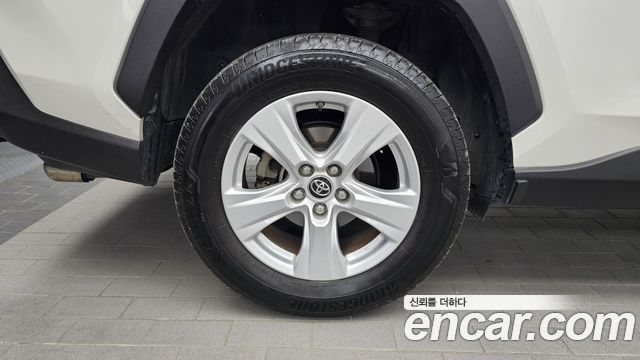 Toyota RAV4 2.5 2WD — пробег 128 047 км