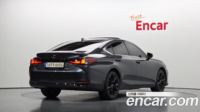 Lexus ES F-Sport — пробег 42 682 км — фото 2 из 5