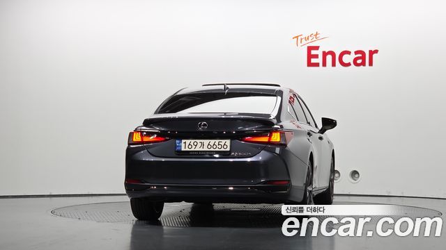 Lexus ES F-Sport — пробег 42 682 км — фото 4 из 5