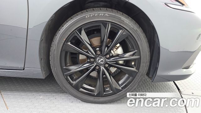 Lexus ES F-Sport — пробег 42 682 км — фото 5 из 5