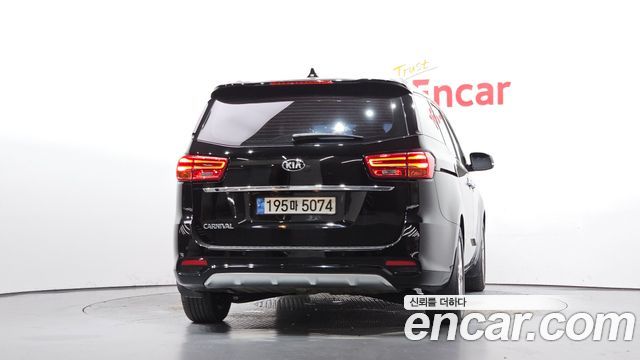 Kia Carnival из Кореи Encar