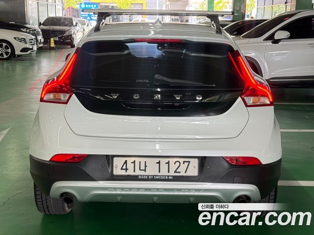 Volvo V40 D3 — пробег 76 008 км