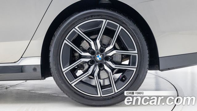 BMW 7-Series 740i xDrive M Sport — пробег 11 562 км — фото 5 из 5