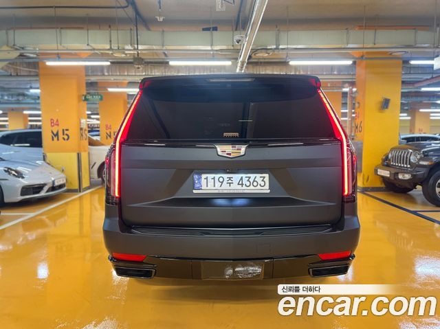Cadillac Escalade 6.2 Sports Platinum — пробег 13 900 км