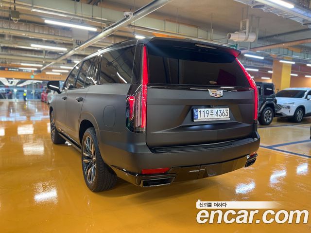 Cadillac Escalade 6.2 Sports Platinum — пробег 13 900 км