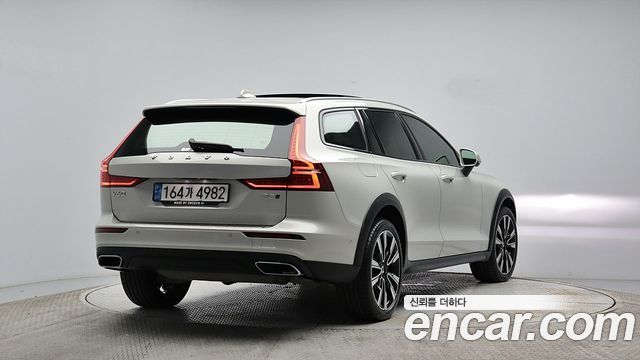 Volvo V60 B5 Pro AWD — пробег 54 267 км