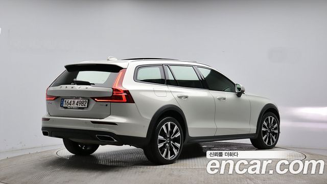 Volvo V60 B5 Pro AWD — пробег 54 267 км