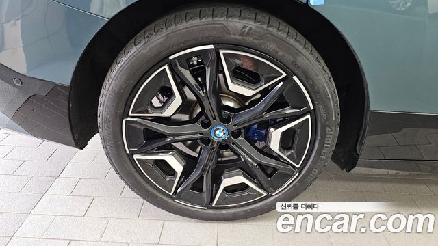 BMW iX xDrive50 Sports Plus — пробег 70 272 км — фото 5 из 5